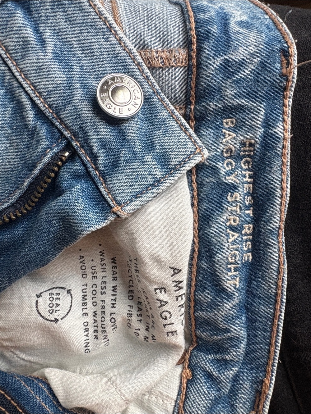 American Eagle Light Blue Denim Jeans with Contrast Stitching - Picture 3 of 5
